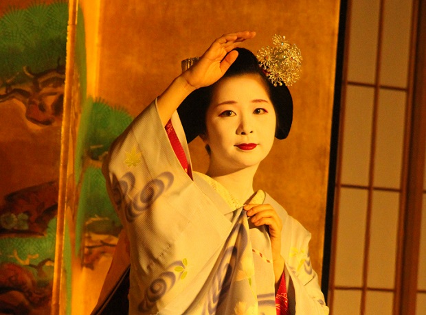 Una joven "Maiko" o aprendiz de geisha